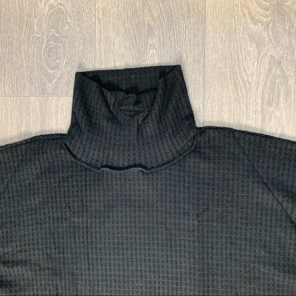 Revolve LNA Oversized Turtleneck Sweater Waffle Knit Slit Mock neck Black XS - Picture 4 of 16